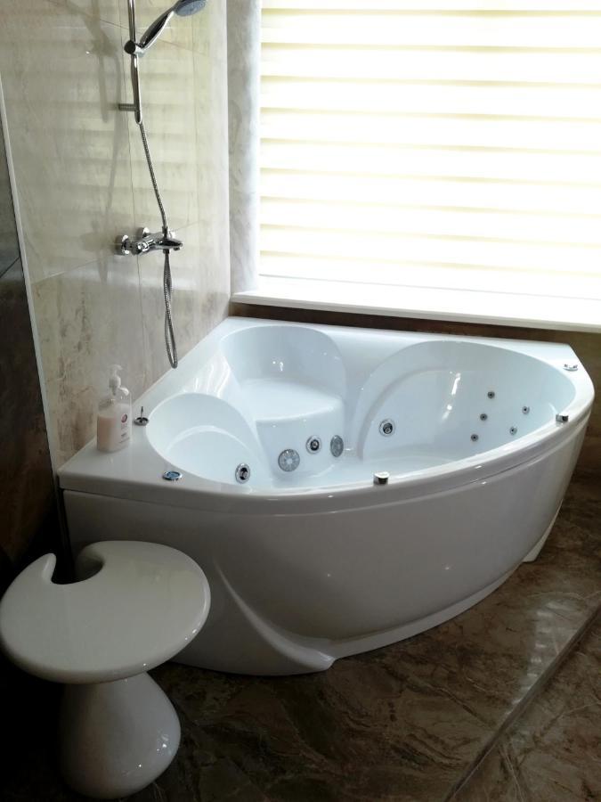 Jacuzzi New Loft Apartcomplex Kaskad, Минск - Центр Города Minsk Bagian luar foto