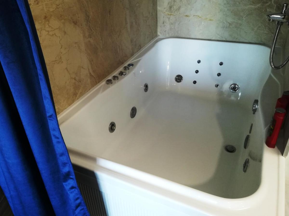 Jacuzzi New Loft Apartcomplex Kaskad, Минск - Центр Города Minsk Bagian luar foto