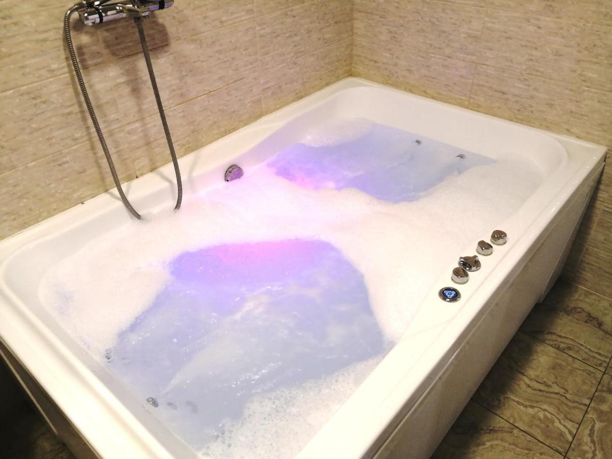 Jacuzzi New Loft Apartcomplex Kaskad, Минск - Центр Города Minsk Bagian luar foto